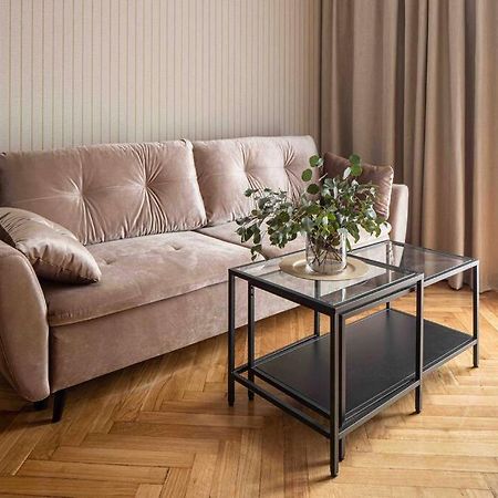 Wyzwolenia Apt , Lazienki Park & Zbawiciela Sq. 2' Warszawa Exteriör bild