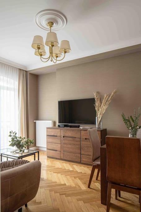 Wyzwolenia Apt , Lazienki Park & Zbawiciela Sq. 2' Warszawa Exteriör bild