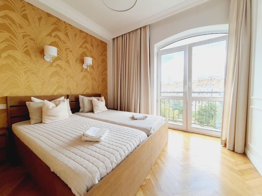 Wyzwolenia Apt , Lazienki Park & Zbawiciela Sq. 2' Warszawa Exteriör bild