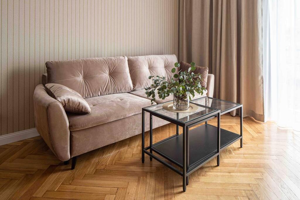 Wyzwolenia Apt , Lazienki Park & Zbawiciela Sq. 2' Warszawa Exteriör bild